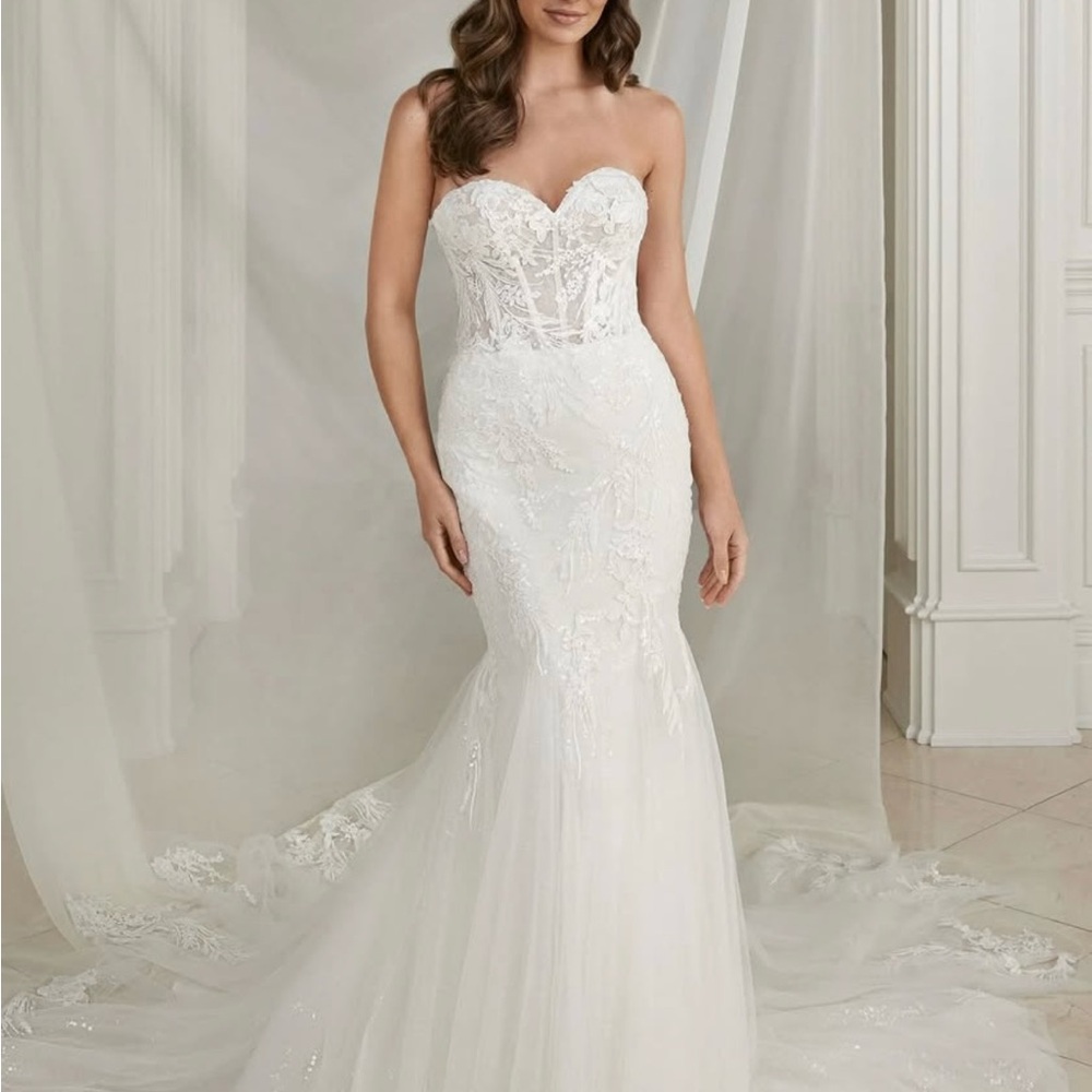 Justin Alexander Elora Strapless Wedding Dress